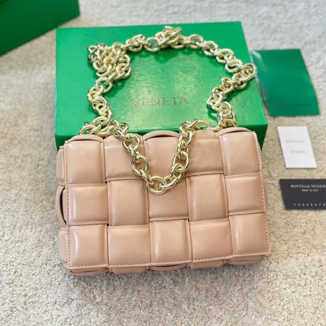 BOTTEGA VENETA CHAIN CASSETTE CROSSBODY BAG IN PORRIDGE 26CM 631421VBWZ09782