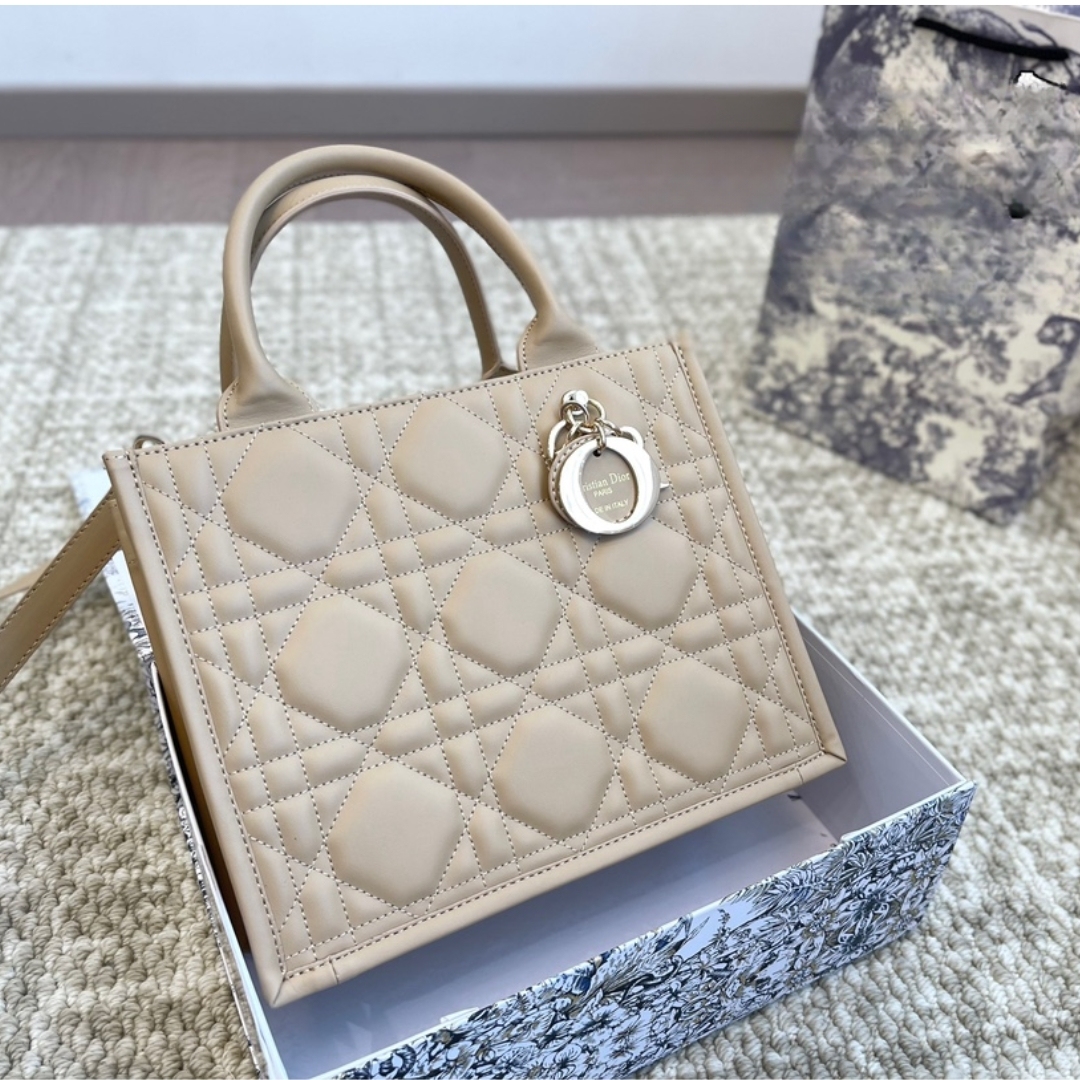 DOR SMALL BOOK TOTE MACROCANNAGE CALFSKIN POWDER BEIGE 26CM M1325OWHP M51U