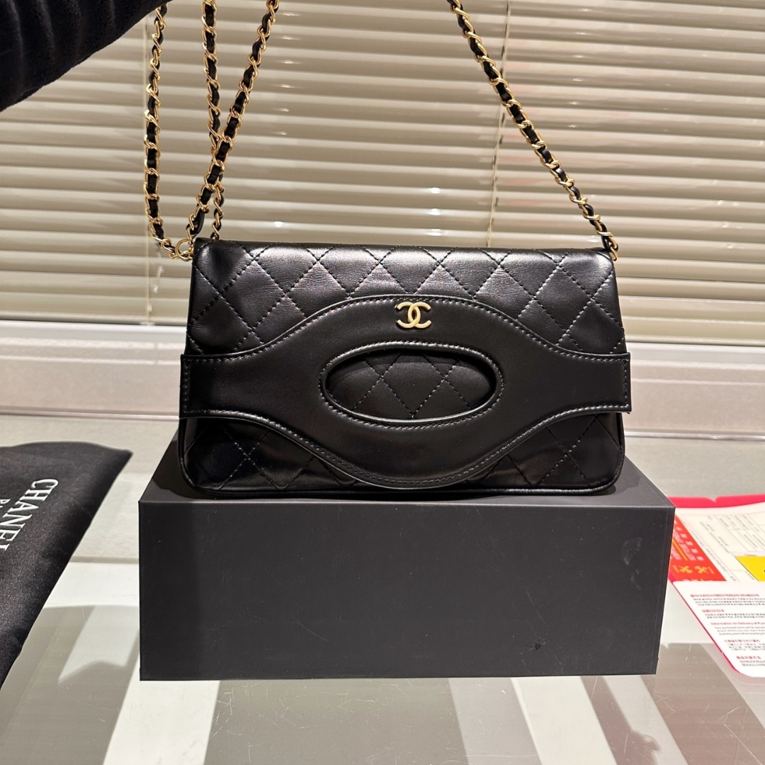 CC 24C WOC 31 RUE CAMBON BLACK SHINY CALFSKIN GHW BLACK 25CM