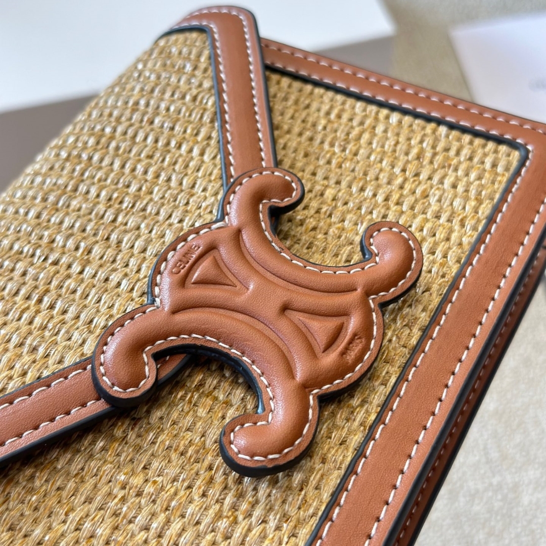 CE WALLET ON STRAP CUIR TRIOMPHE IN RAFFIA NATURAL 20CM 10L042EWW 02NT