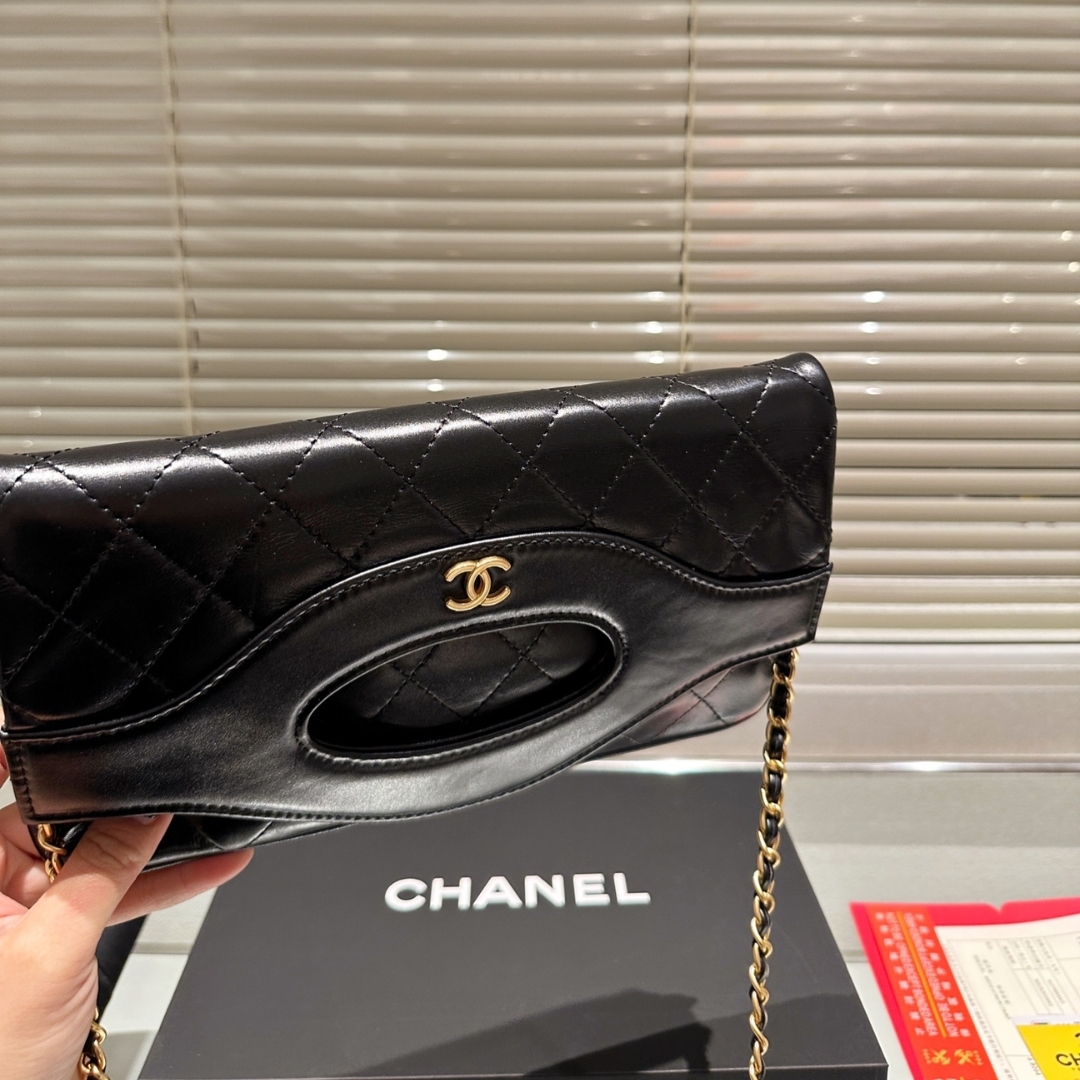 CC 24C WOC 31 RUE CAMBON BLACK SHINY CALFSKIN GHW BLACK 25CM