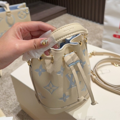 LV NANO NOÉ CANDY BLUE 13CM