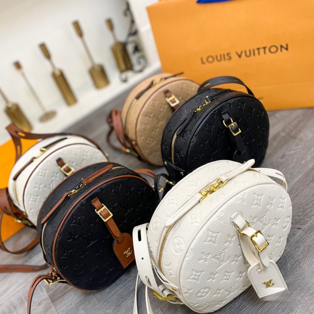 LV BOITE CHAPEAU SOUPLE MM WHITE 20CM M45276