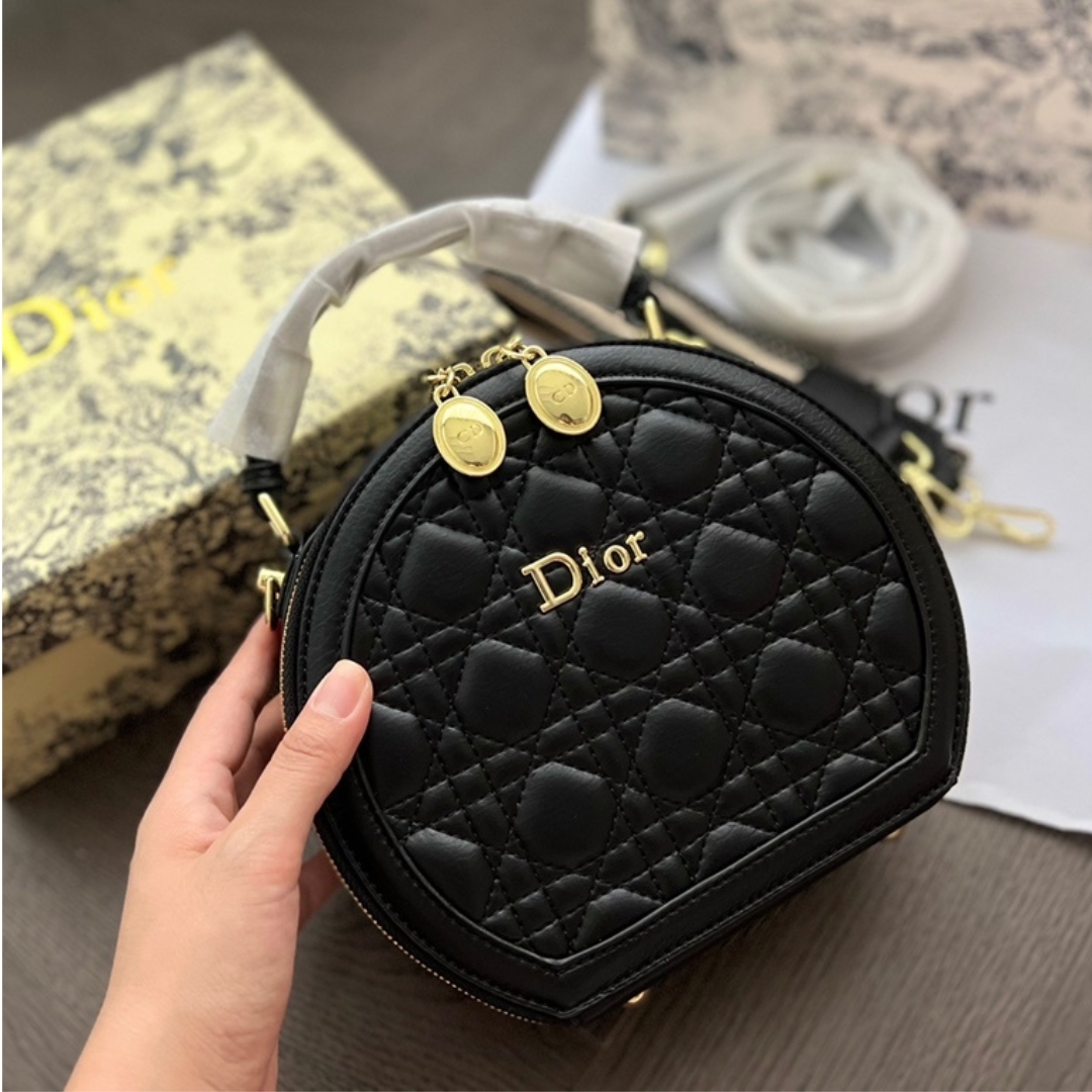 DOR CARO ROUND POUCH CROSS BAG GOLD HARDWARE BLACK 13CM