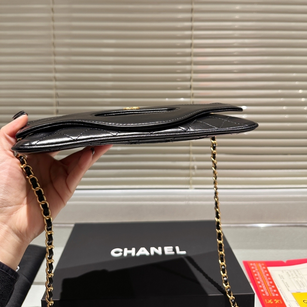 CC 24C WOC 31 RUE CAMBON BLACK SHINY CALFSKIN GHW BLACK 25CM