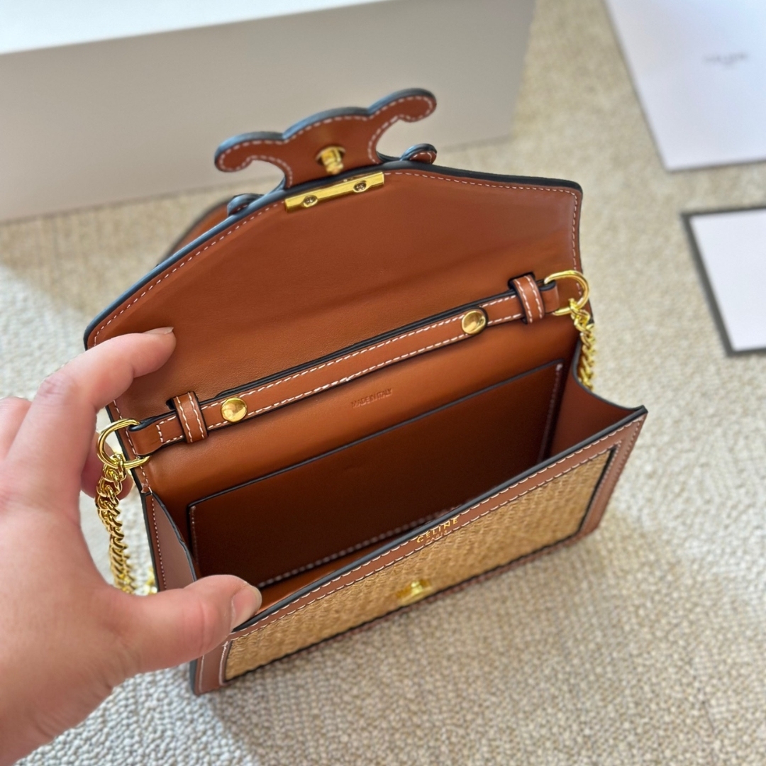 CE WALLET ON STRAP CUIR TRIOMPHE IN RAFFIA NATURAL 20CM 10L042EWW 02NT