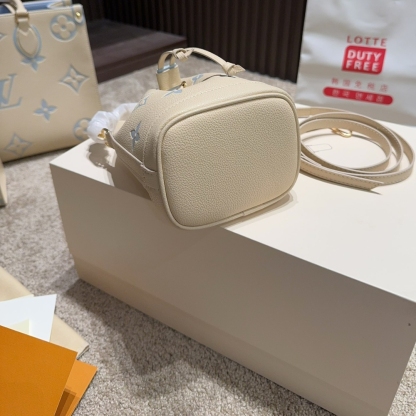 LV NANO NOÉ CANDY BLUE 13CM