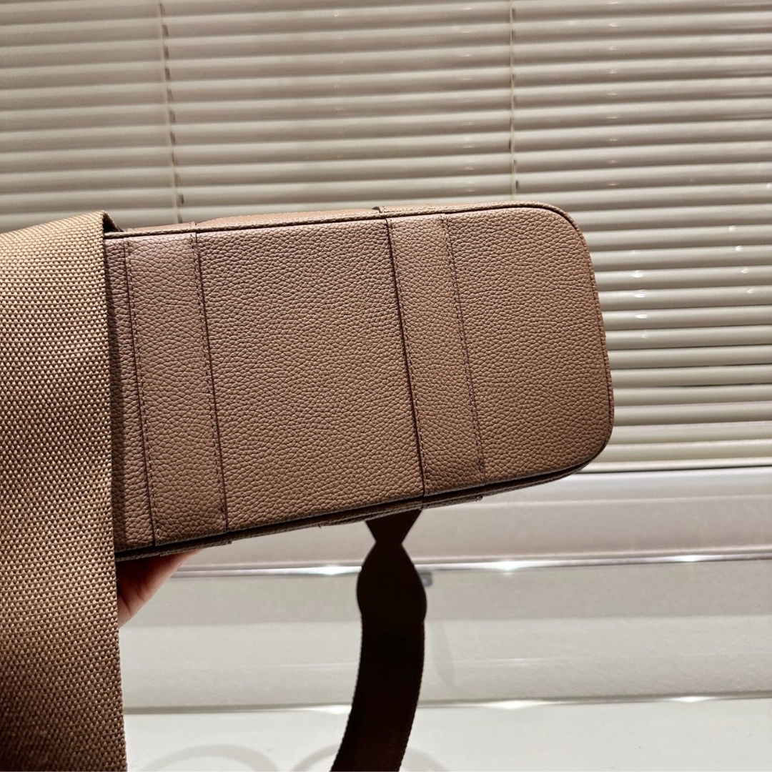 HM GARDEN PARTY LEATHER HANDBAG BROWN 30CM