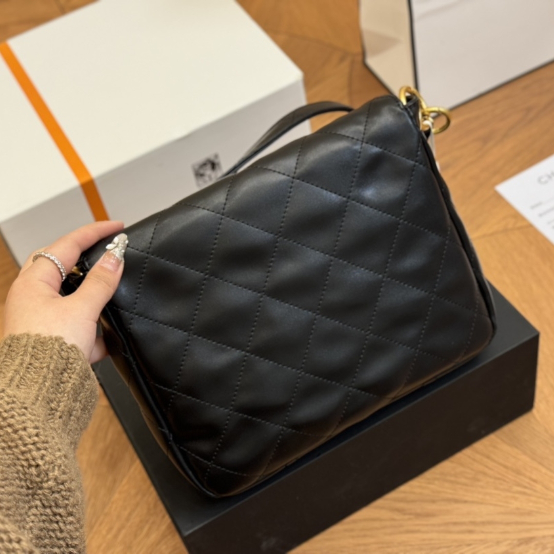 CC HOBO BAG GLOSSY CALFSKIN BLACK 25CM AS4668 B15543 94305