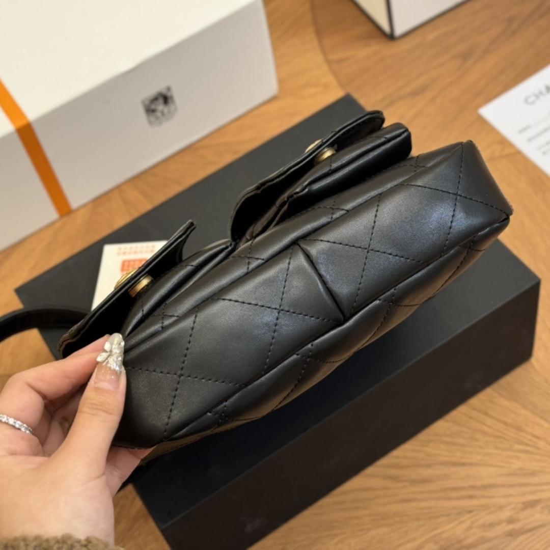 CC HOBO BAG GLOSSY CALFSKIN BLACK 25CM AS4668 B15543 94305