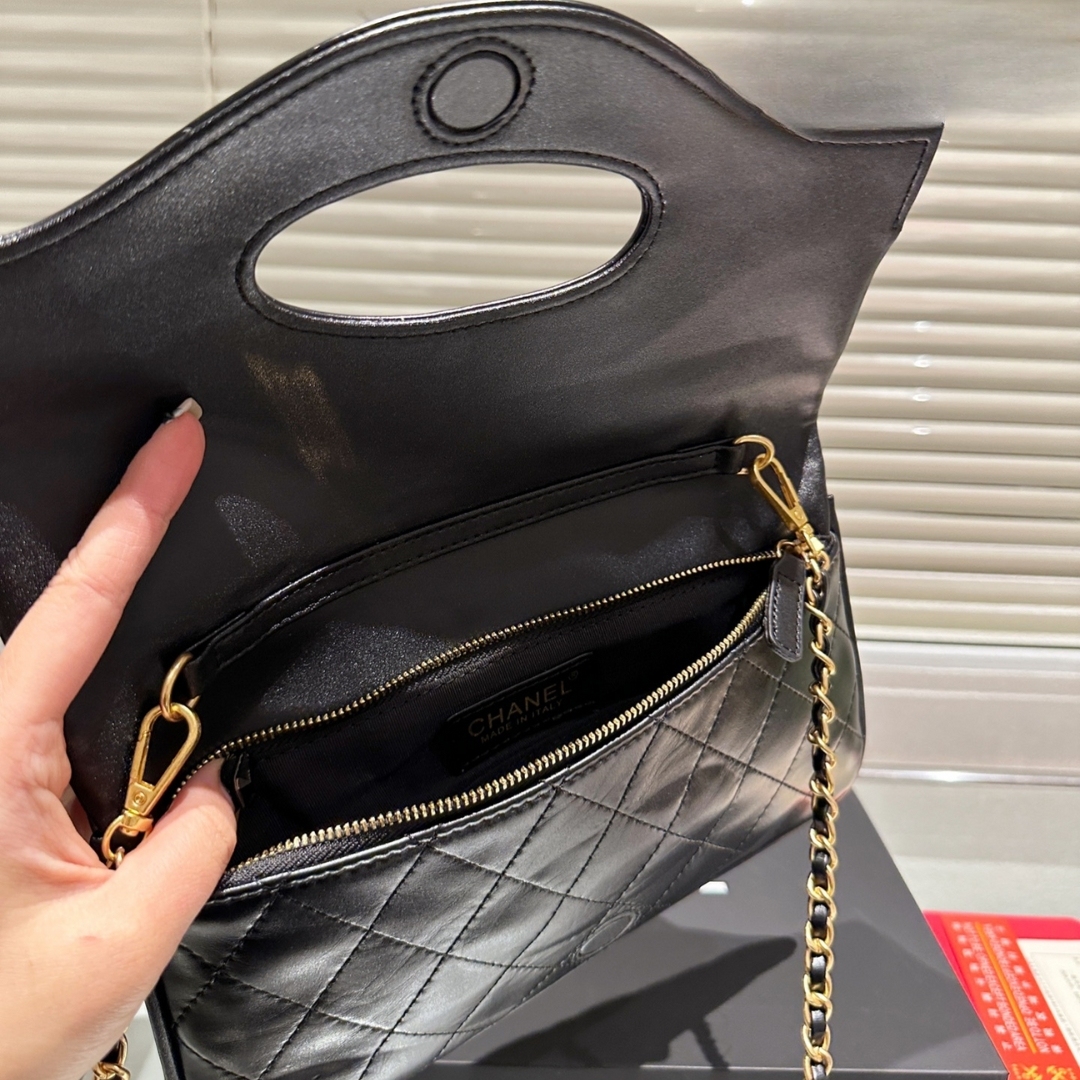 CC 24C WOC 31 RUE CAMBON BLACK SHINY CALFSKIN GHW BLACK 25CM