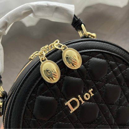 DOR CARO ROUND POUCH CROSS BAG GOLD HARDWARE BLACK 13CM