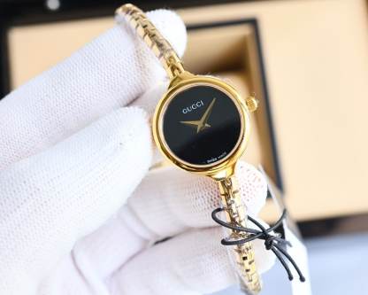 GUCCI LADIES WATCH ROUND CASE WITH SLIM DIAL GOLD IN BLACK 22MM