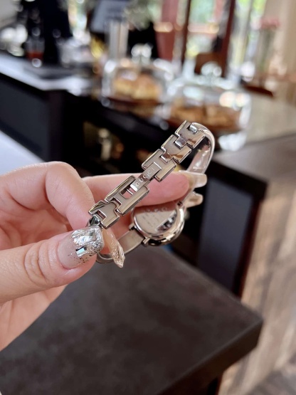 GUCCI GG BANGLE BRACELET WATCH ALLOY WITH DIAMOND WHITE 25MM