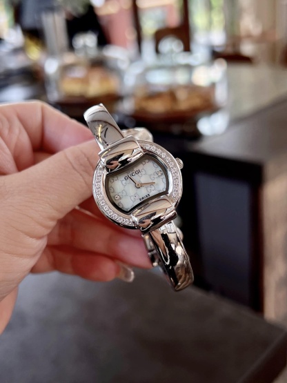 GUCCI GG BANGLE BRACELET WATCH ALLOY WITH DIAMOND WHITE 25MM