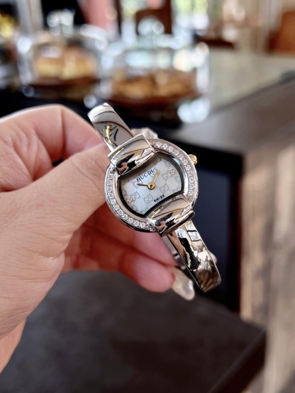 GUCCI GG BANGLE BRACELET WATCH ALLOY WITH DIAMOND WHITE 25MM
