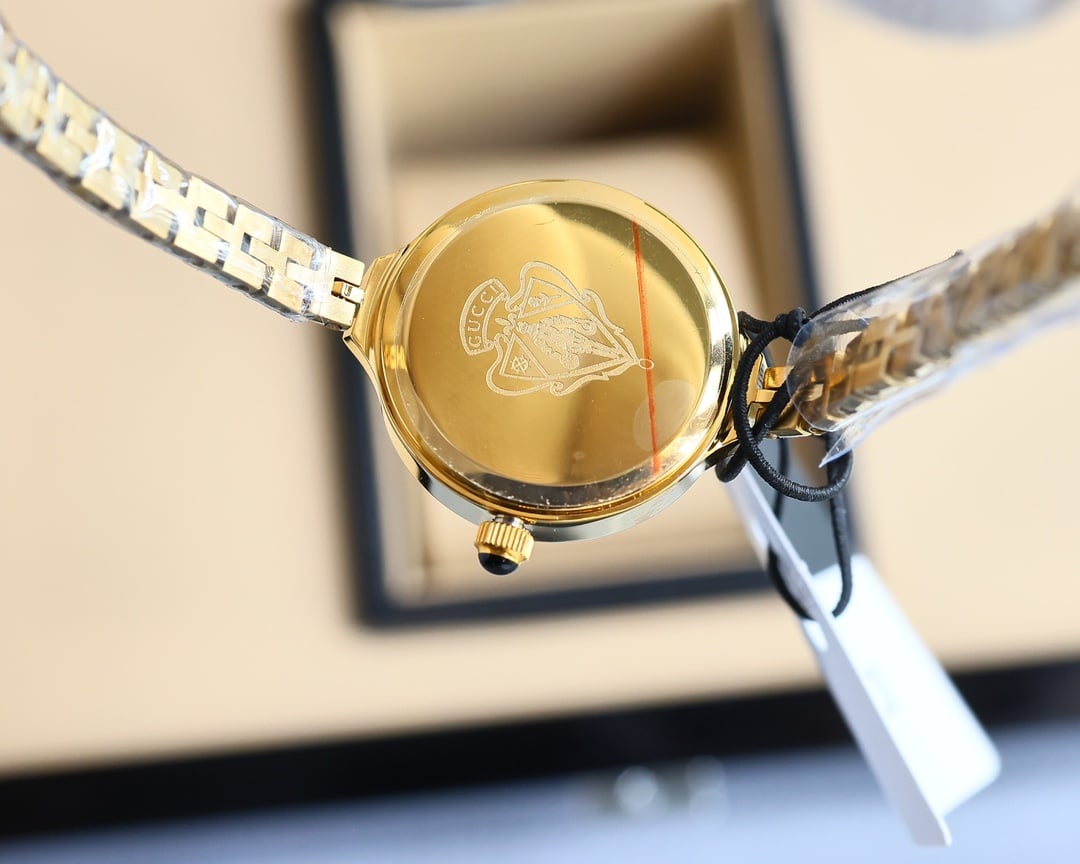 GUCCI LADIES WATCH ROUND CASE WITH SLIM DIAL GOLD IN BLACK 22MM