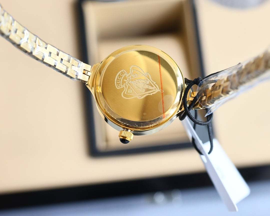 GUCCI LADIES WATCH ROUND CASE WITH SLIM DIAL GOLD IN BLACK 22MM