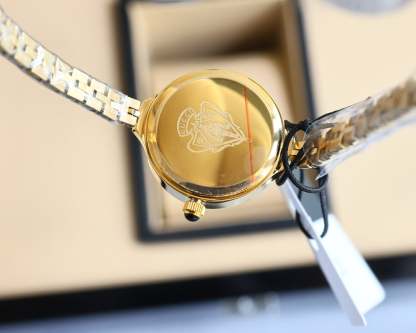 GUCCI LADIES WATCH ROUND CASE WITH SLIM DIAL GOLD IN BLACK 22MM