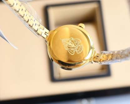 GUCCI LADIES WATCH ROUND CASE WITH SLIM DIAL GOLD IN WHITE 22MM