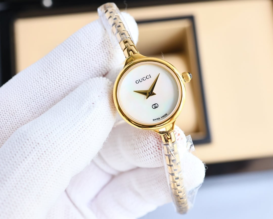 GUCCI LADIES WATCH ROUND CASE WITH SLIM DIAL GOLD IN WHITE 22MM