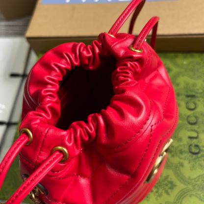 GG GG MARMONT MATELASSÉ MINI BUCKET BAG RED 13CM 575163 DTDHT 6832