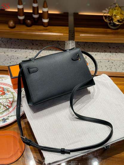 HM KELLY POCHETTE BLACK 22CM