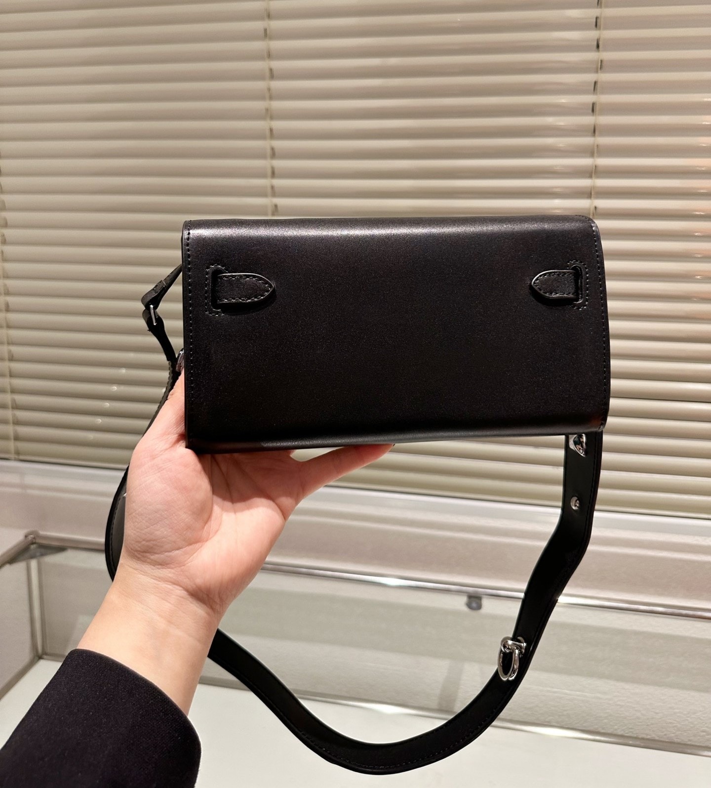HM KELLY WALLET LEATHER WITH STRAP 23CM