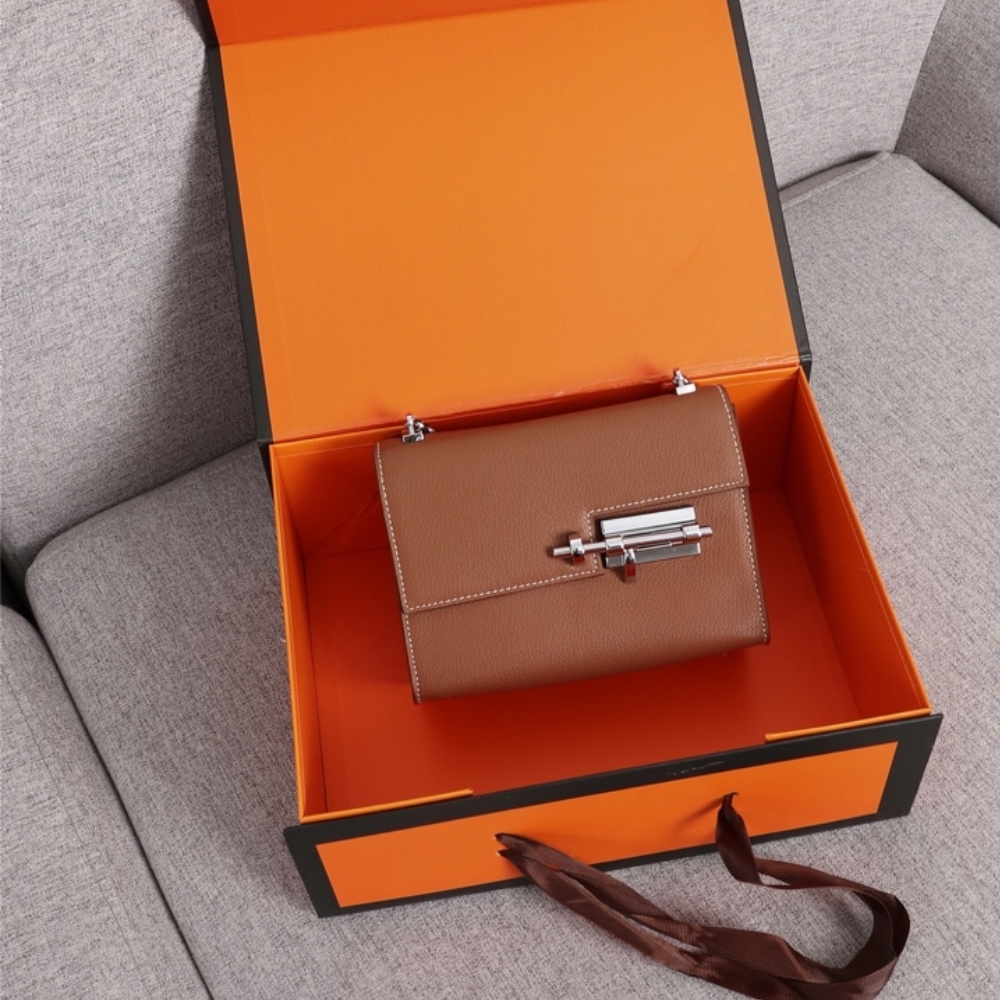 HM VERROU CHAIN LOCK MINI BAG BROWN 17CM