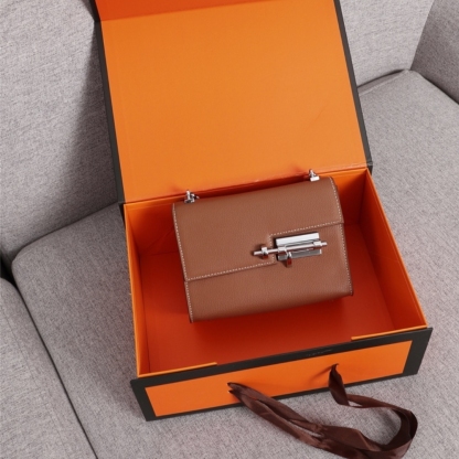 HM VERROU CHAIN LOCK MINI BAG BROWN 17CM