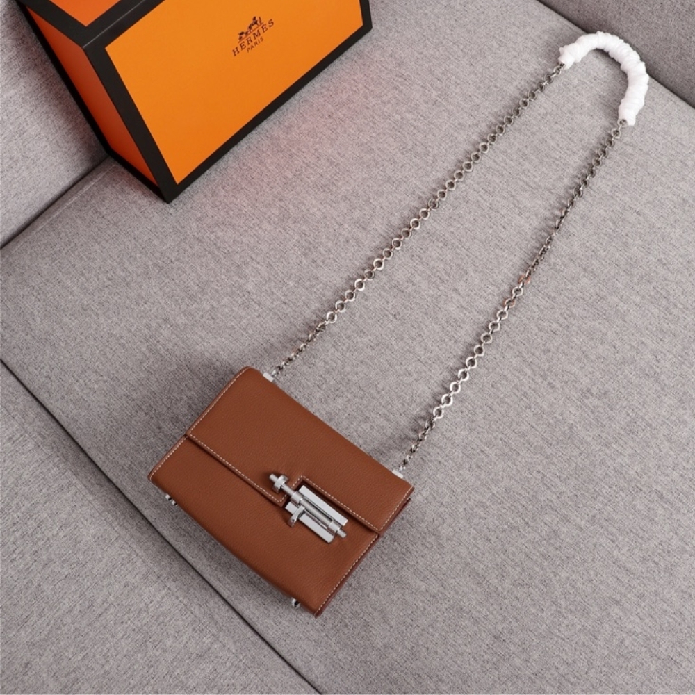 HM VERROU CHAIN LOCK MINI BAG BROWN 17CM