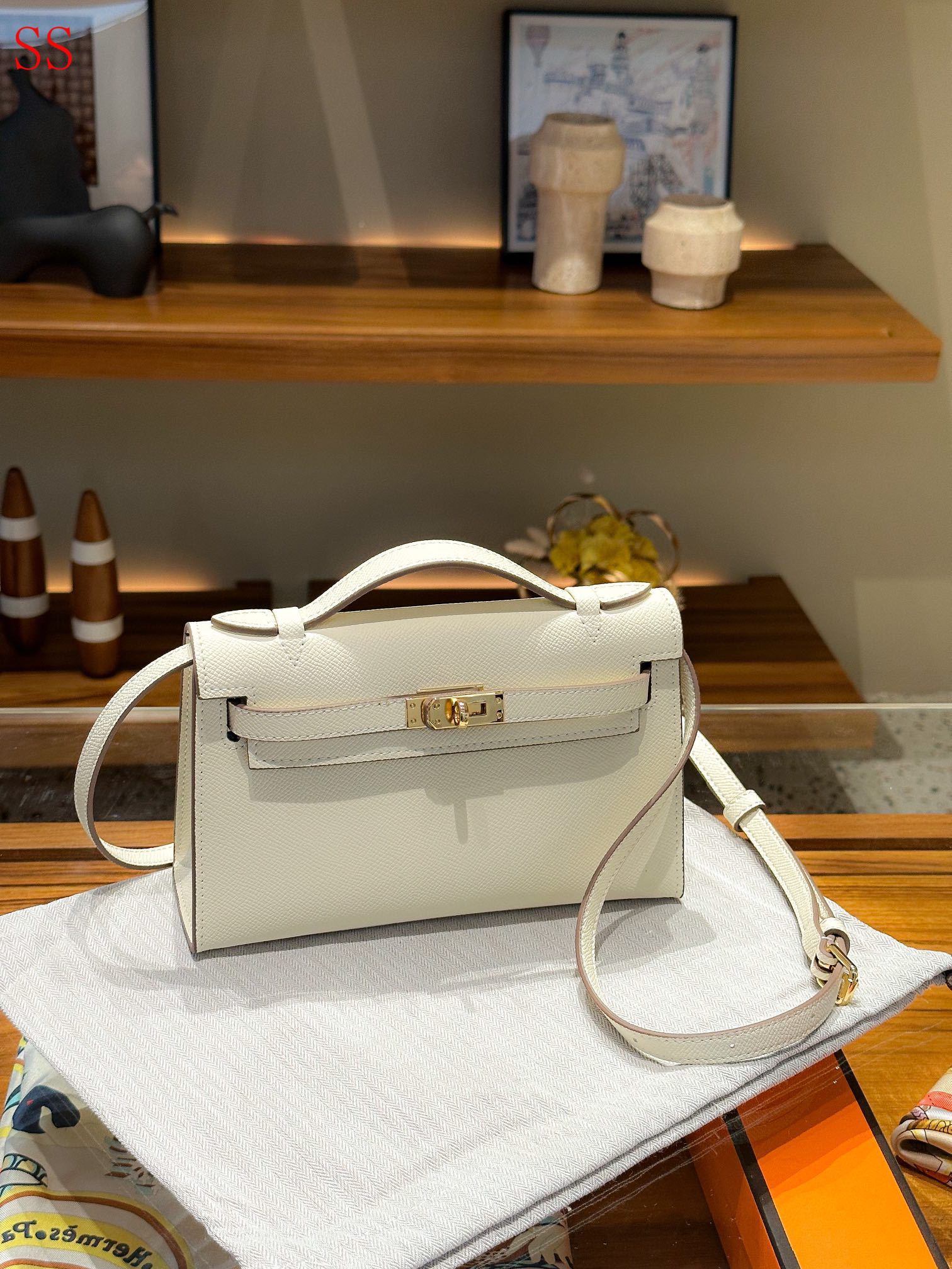 HM KELLY POCHETTE WHITE 22CM