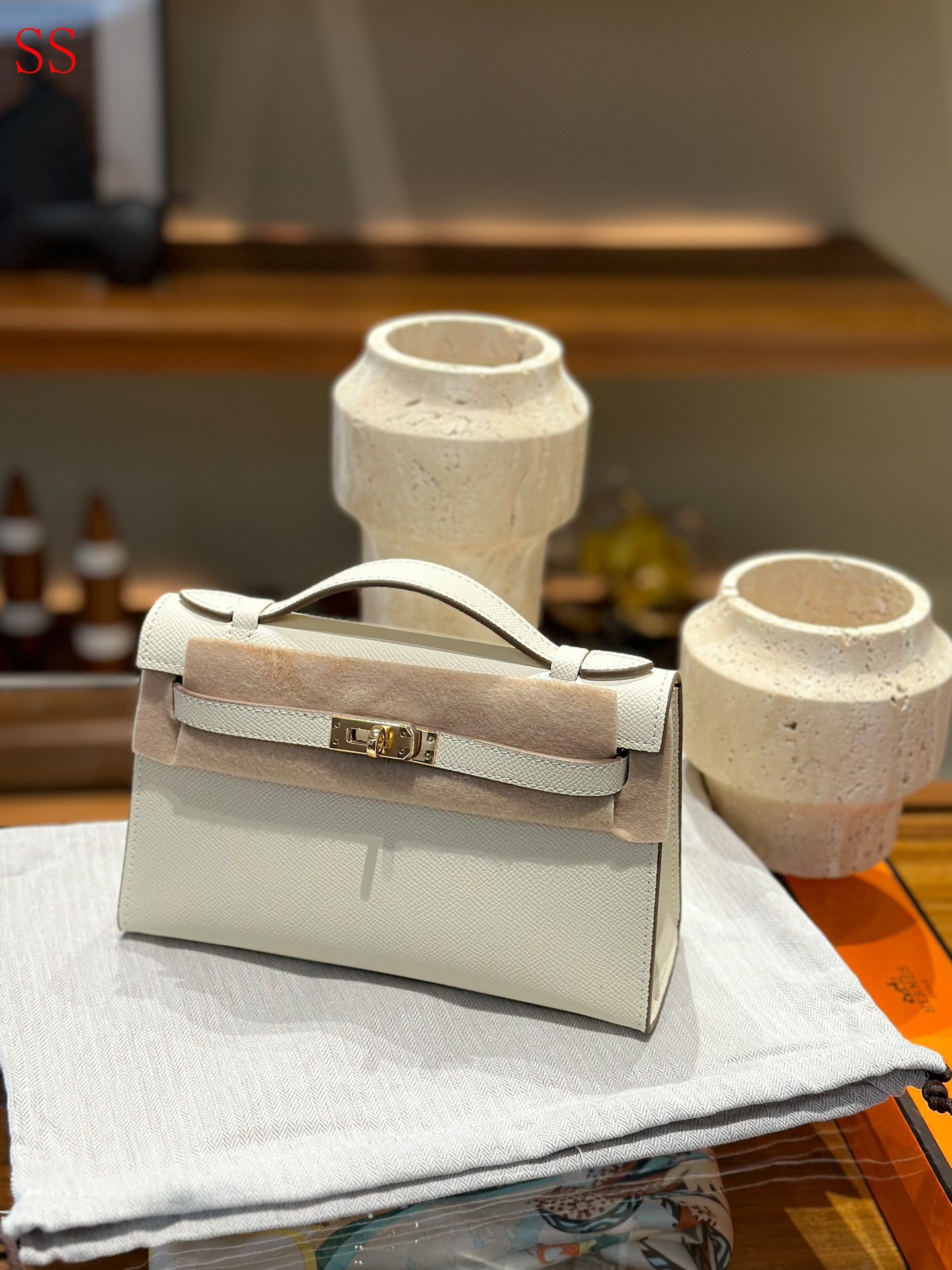 HM KELLY POCHETTE WHITE 22CM