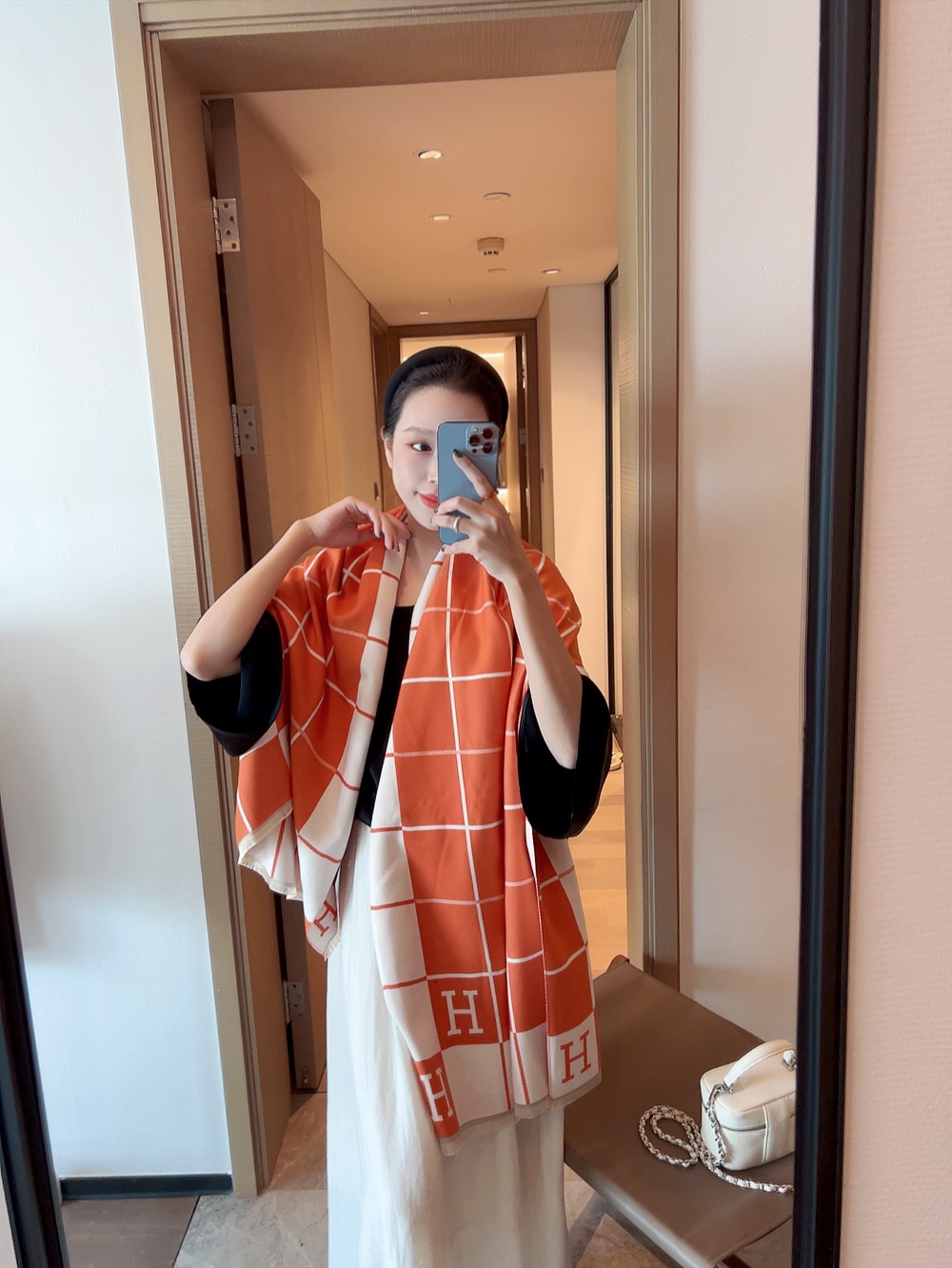 HM AVALON III THROW SCARF ORANGE