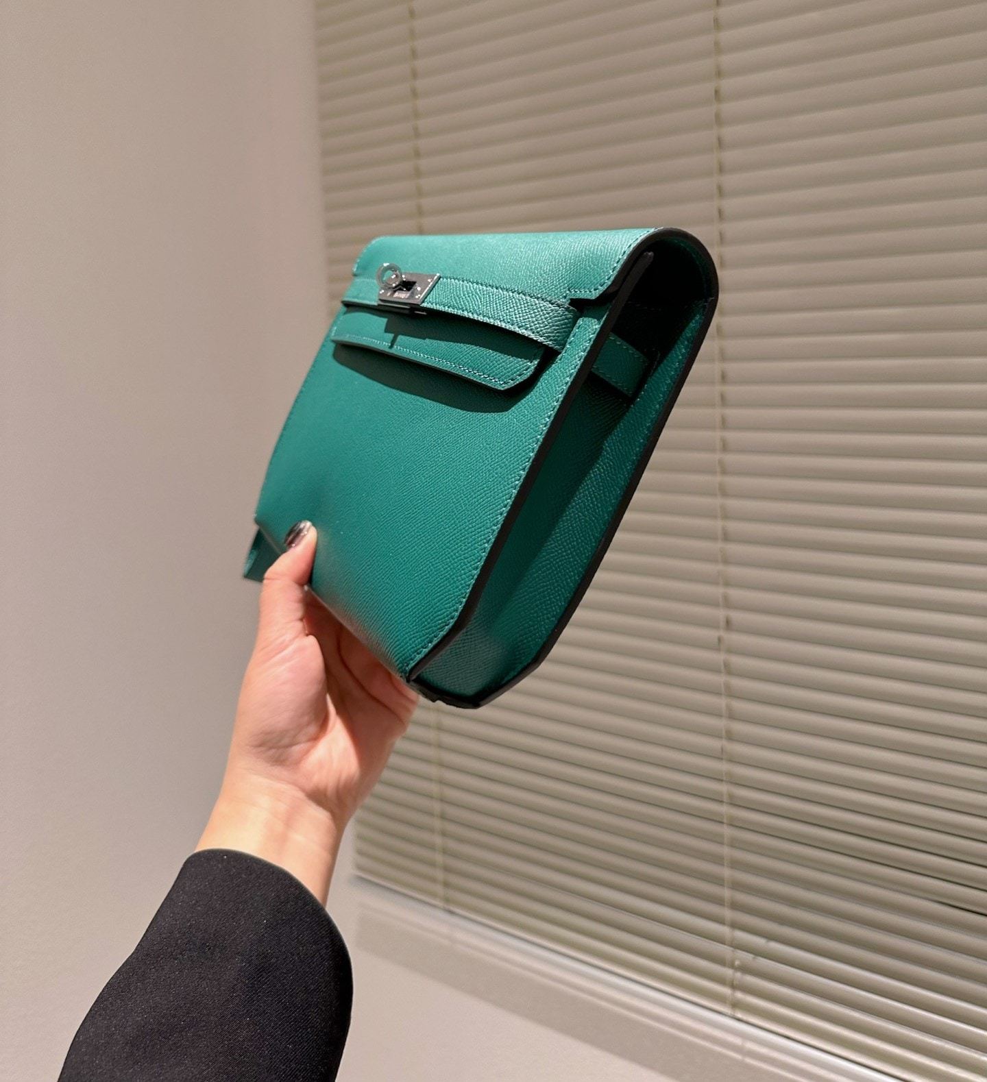 HM KELLY DEPECHES 25 POUCH GREEN 25CM