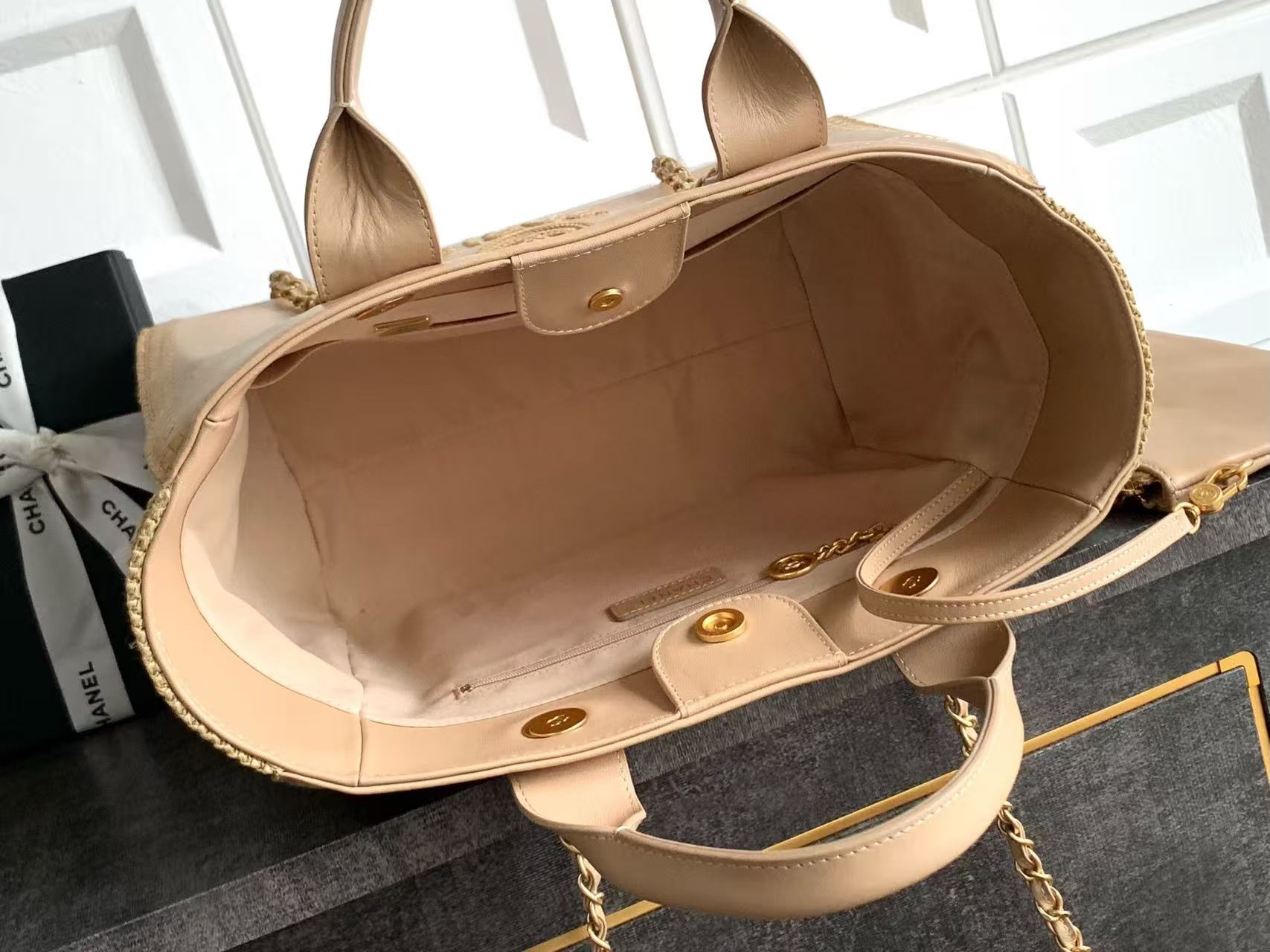 CC 25 Large Crochet Deauville Shopping Bag 34cm Beige