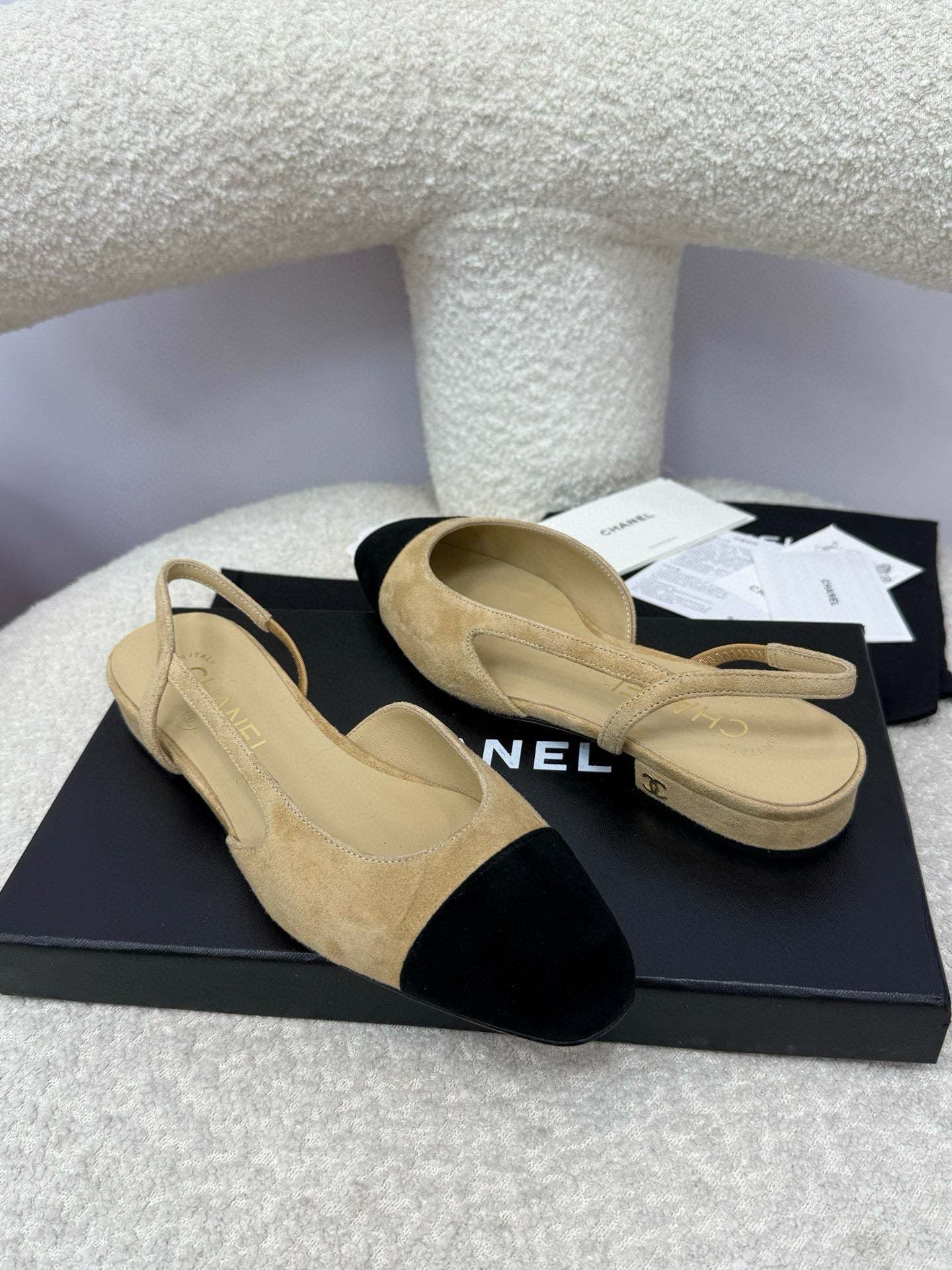 CC 25A Slingback Flat Beige Black Suede