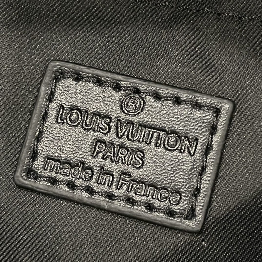 LV S LOCK MESSENGER GRAY MONOGRAM 22CM