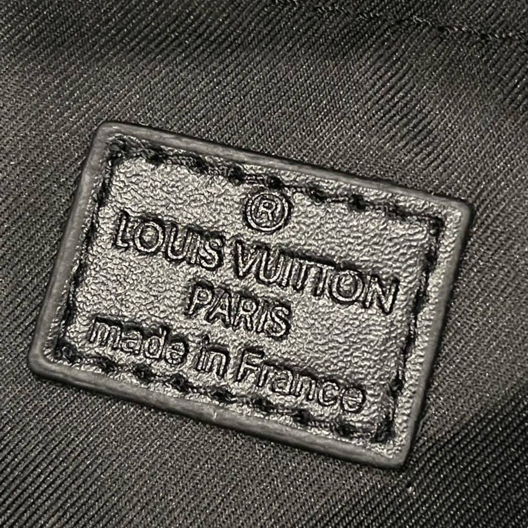 LV S LOCK MESSENGER GRAY MONOGRAM 22CM