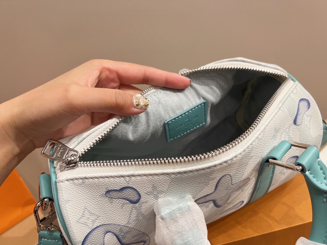 LV KEEPALL BANDOULIERE TRAVEL BAG 25CM M22527