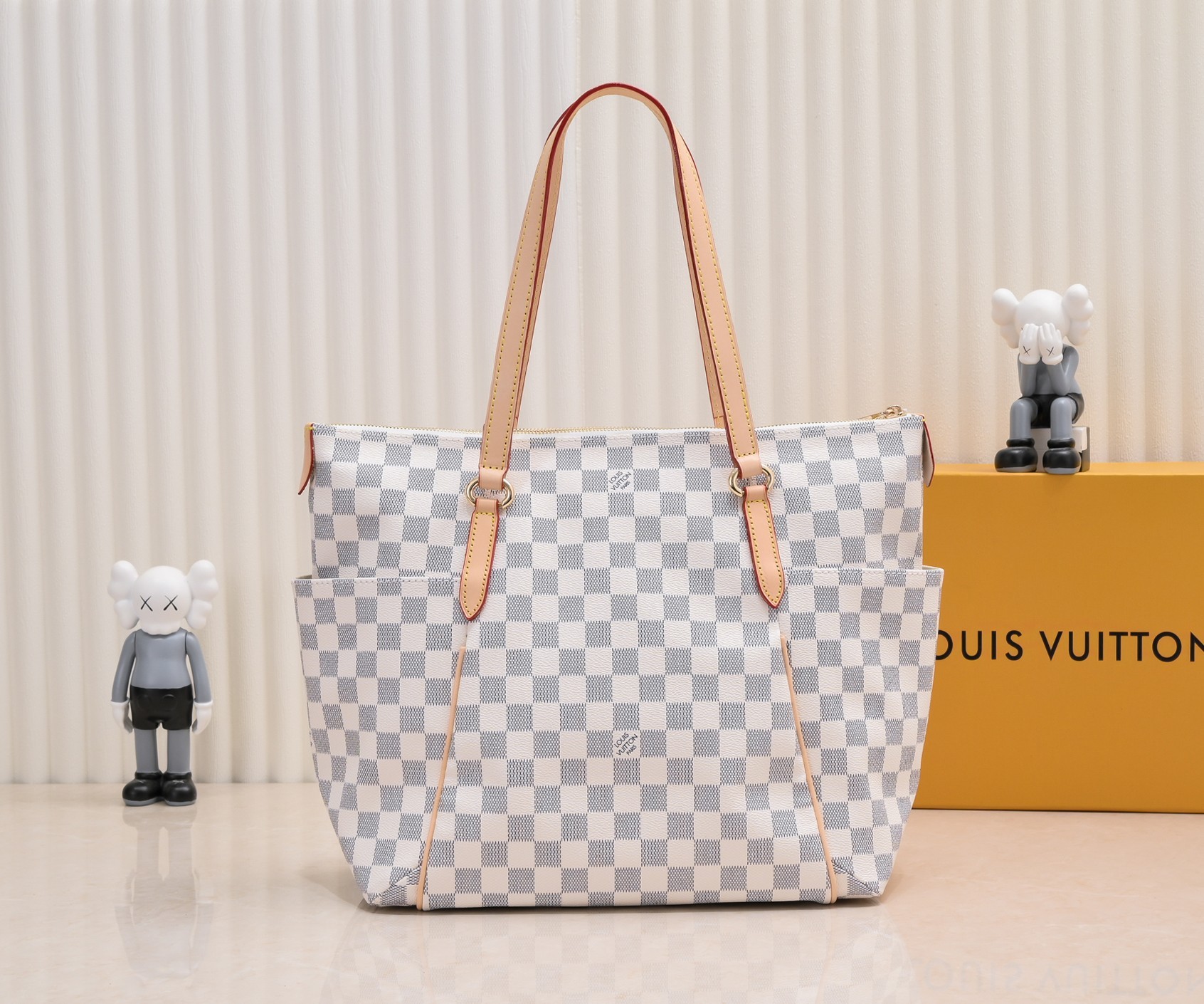 LV TOTALLY MM DAMIER AZUR 43CM