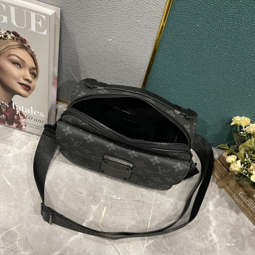 LV S LOCK MESSENGER GRAY MONOGRAM 22CM