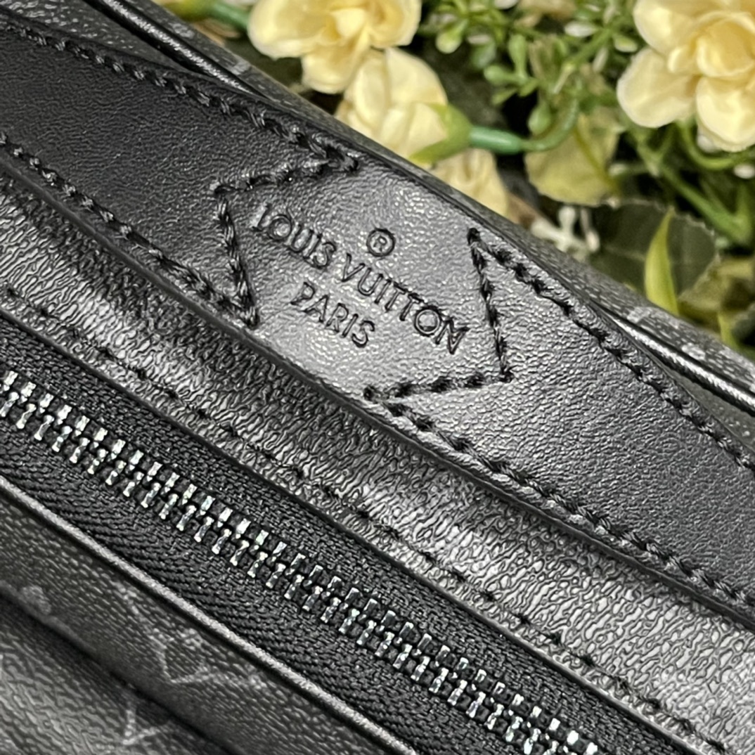 LV S LOCK MESSENGER GRAY MONOGRAM 22CM