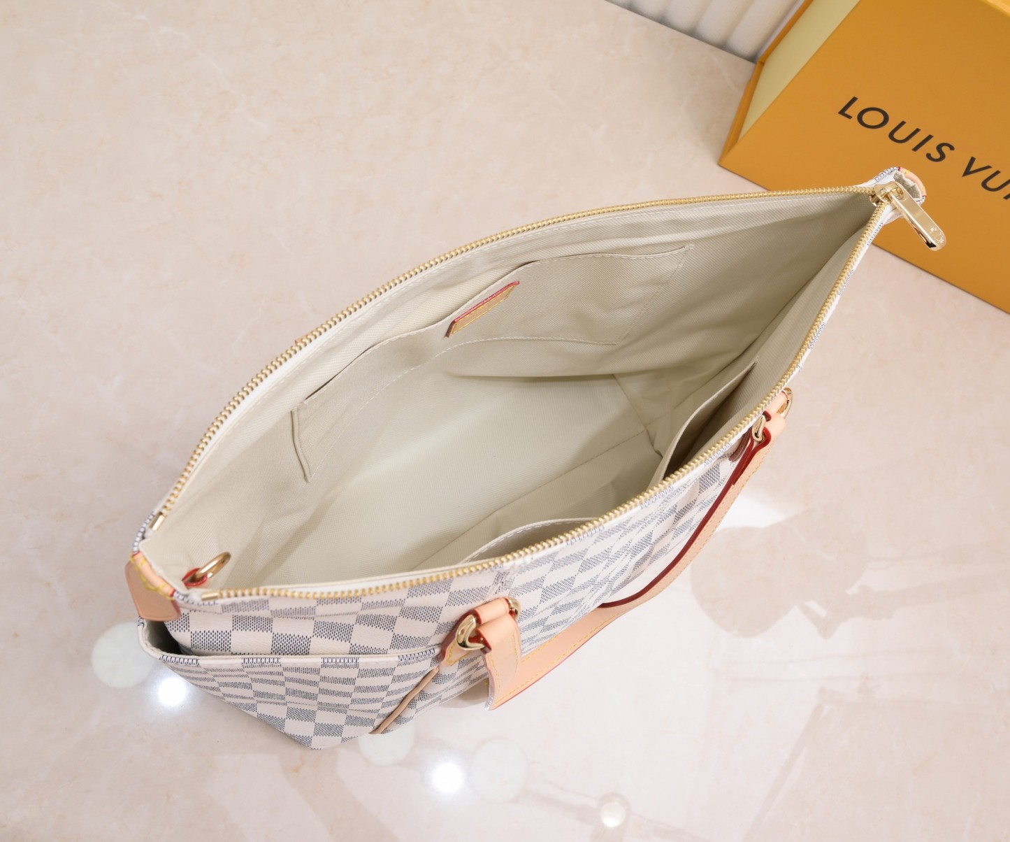 LV TOTALLY MM DAMIER AZUR 43CM