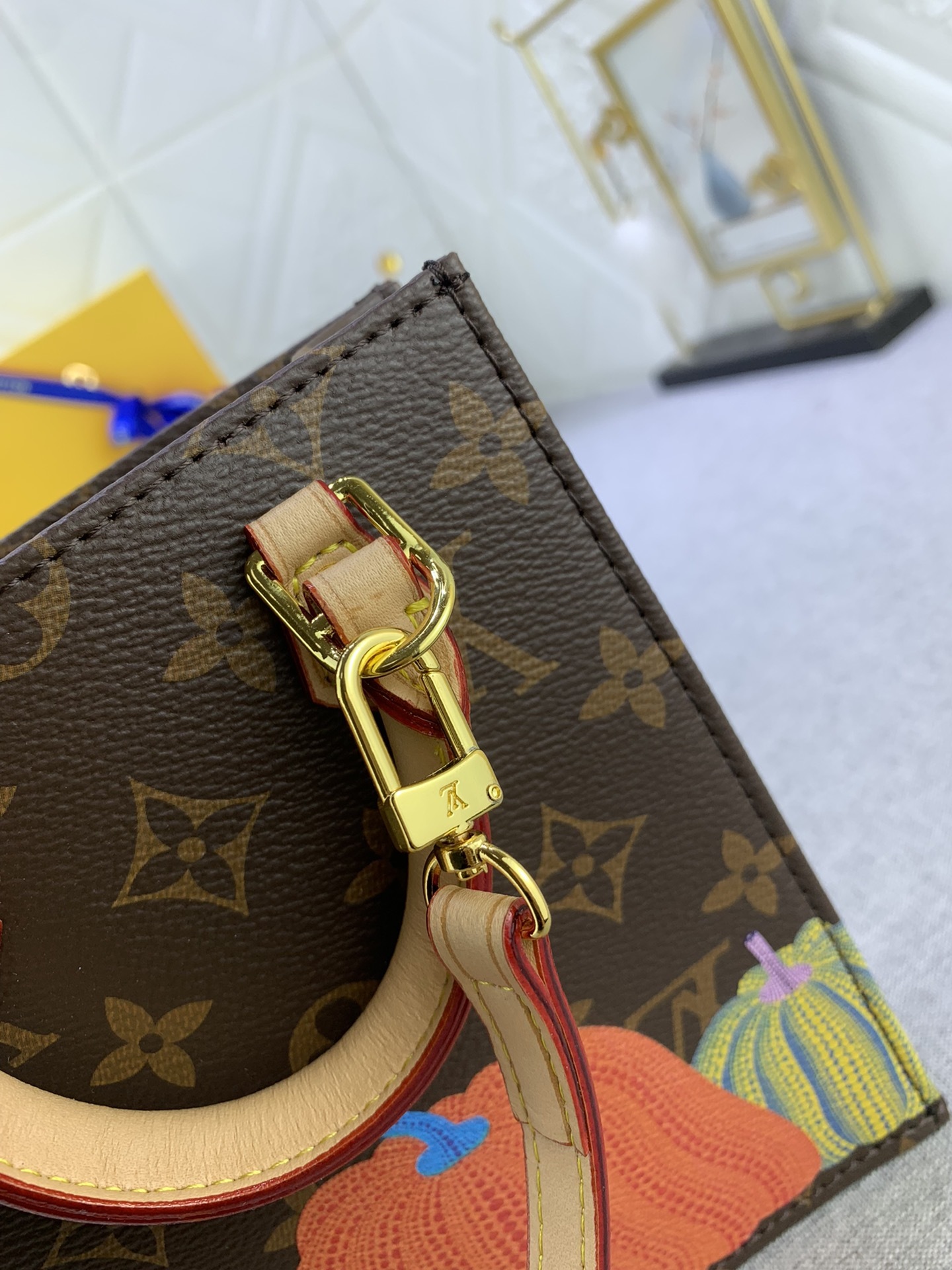 LV LV X YK PETIT SAC PLAT MONOGRAM 17CM M82112