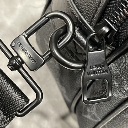 LV S LOCK MESSENGER GRAY MONOGRAM 22CM