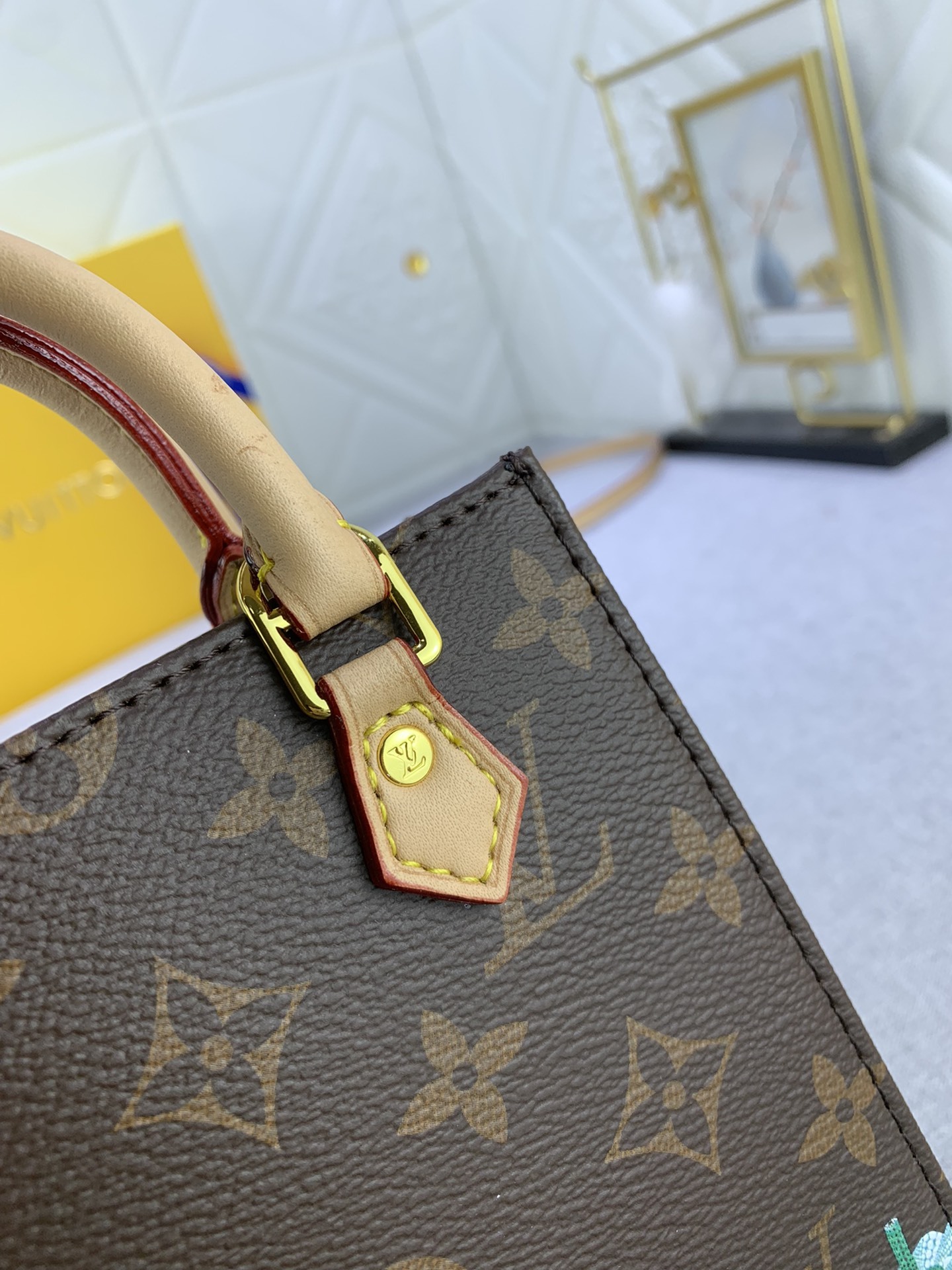 LV LV X YK PETIT SAC PLAT MONOGRAM 17CM M82112