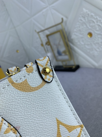 LV LV BY THE POOL ONTHEGO PM YELLOW 25 CM