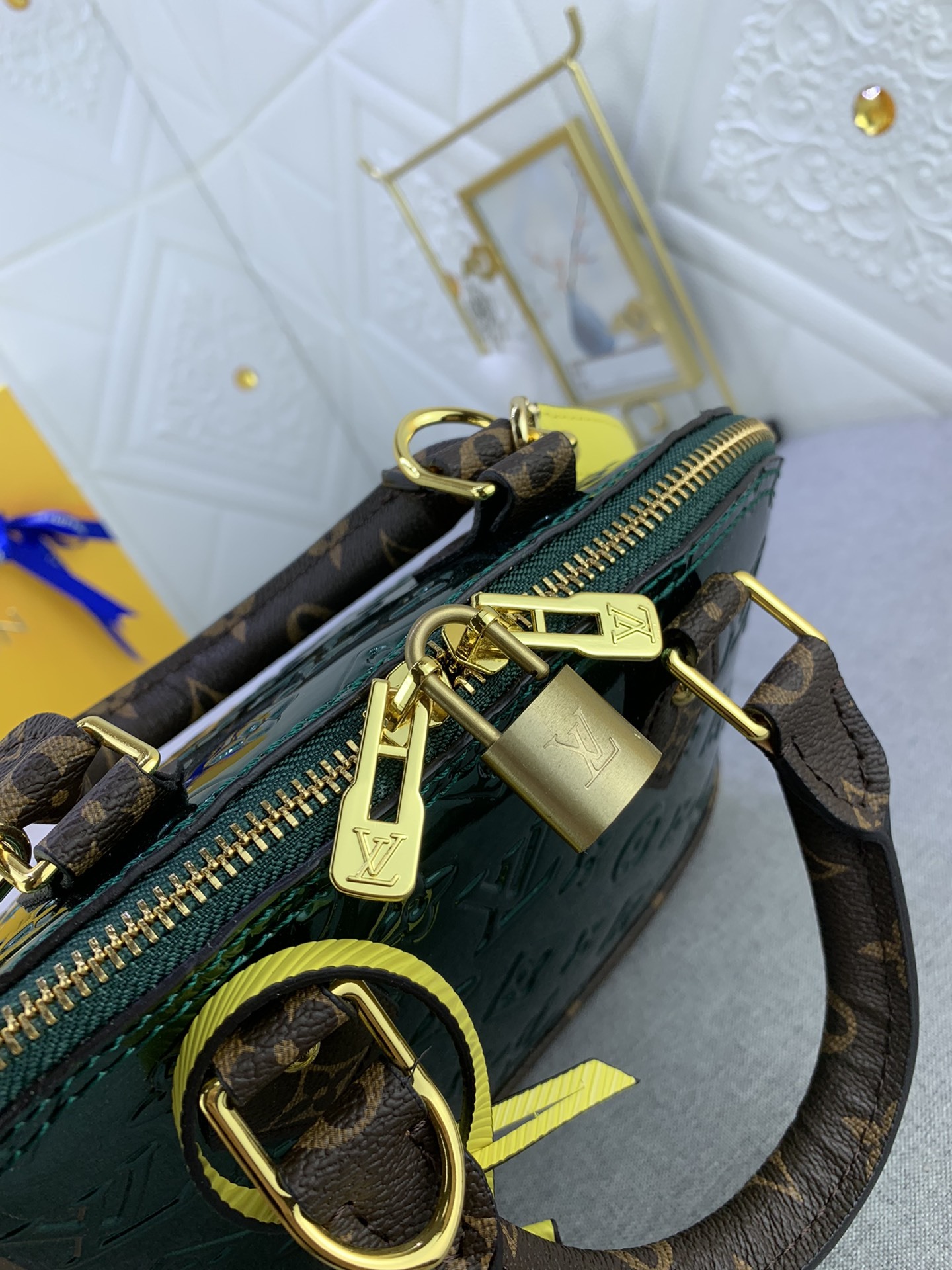 LV ALMA BB MONOGRAM VERNIS DEEP GREEN 25CM