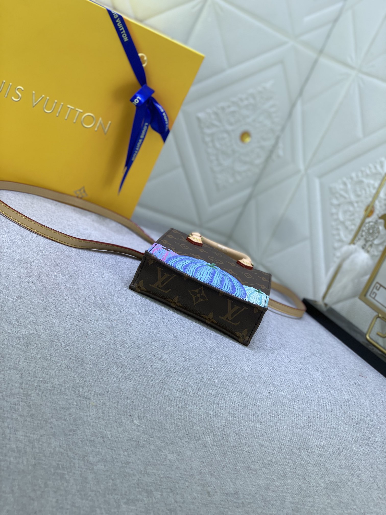 LV LV X YK PETIT SAC PLAT MONOGRAM 17CM M82112